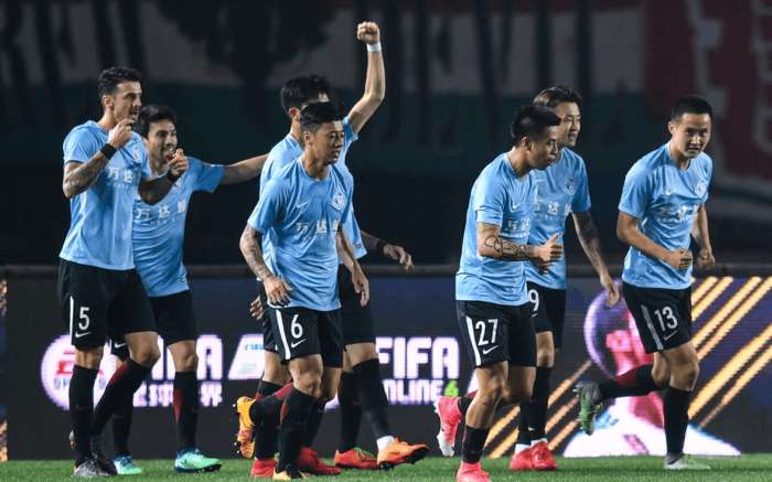  亚眠保级生死战爆发，全场拼抢拿下关键胜利